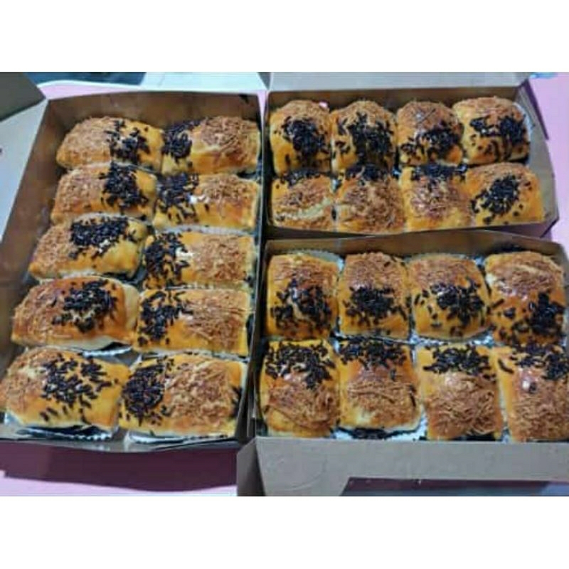 

BOLEN PISANG MINI isi 15 pcs