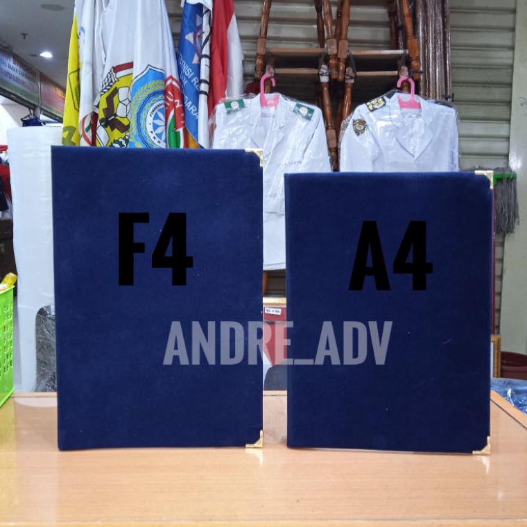 

KODE V19K map kantor map beludru biru dongker