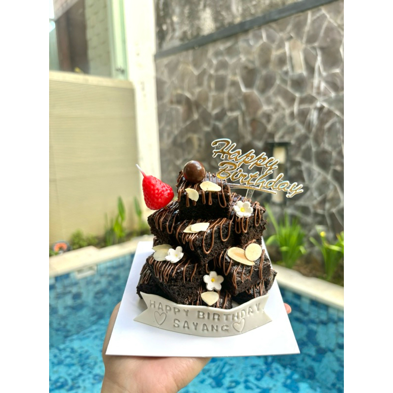 

MINI BROWNIES TOWER 14CM HAMPERS ULANG TAHUN/BIRTHDAY