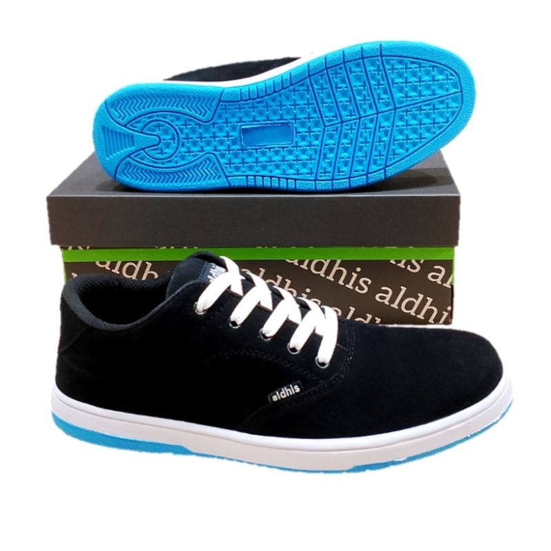 Sepatu Sneakers Pria Keren Hitam Laki Laki Dewasa Terbaru Bisa Buat Sekolah Dan Kerja