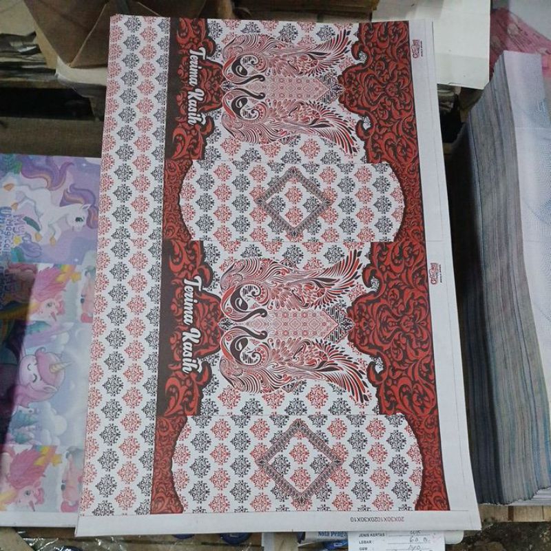 

BAHAN PAPERBAG UK.SARUNG ( 20X30X10 ) MOTIF DAN POLOS 125_150 GSM