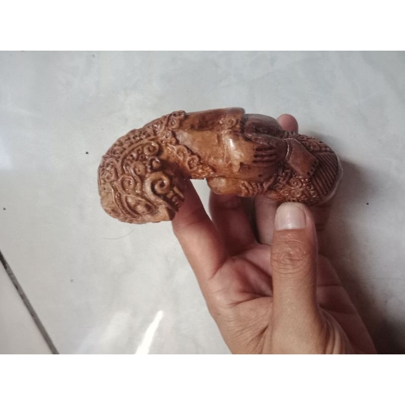 deder keris kayu sawo ukiran buto