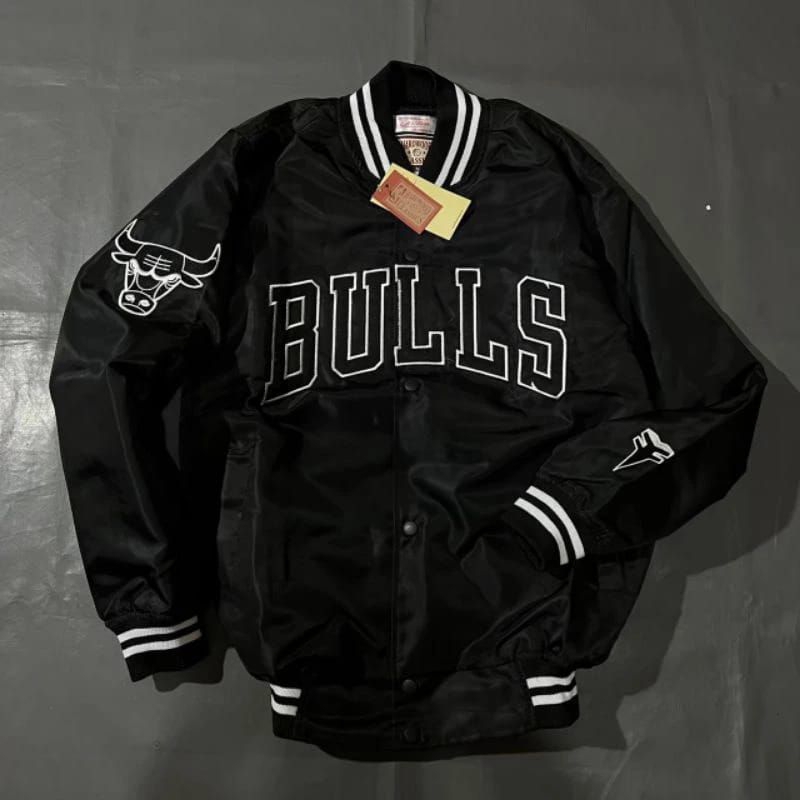 JAKET BOMBER VARSITY CHICAGO BULLS BORDIR FULL TAG LABEL