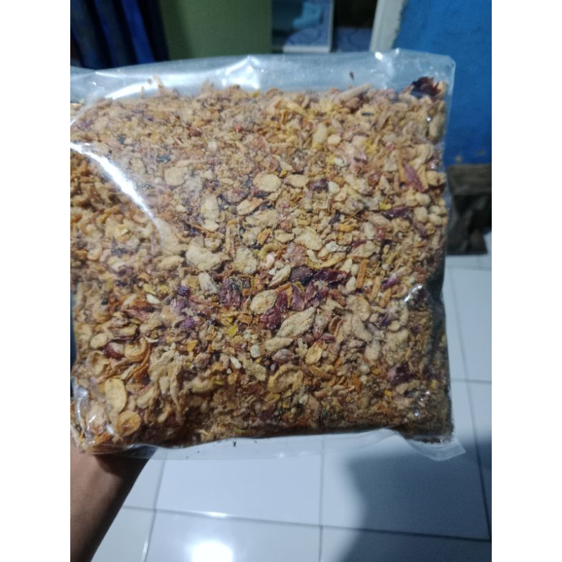 

bawang goreng campur tepung dan ubi kering renyah gurih