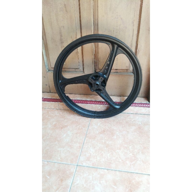 velg fiz r depan original/velg resing yamaha fiz r original