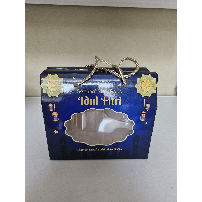 

Exclusive Bluedy Idul Fitri Box Lebaran 2 jar 600ml Box Lebaran 2 jar 750ml Kotak Lebaran Dus Kue kering lebaran Box Cookies Lebaran Box Hampers Ramadahan Kue Idul Fitri Packaging Parcel Lebaran Gable Box Lebaran Gable Box Idul Fitri