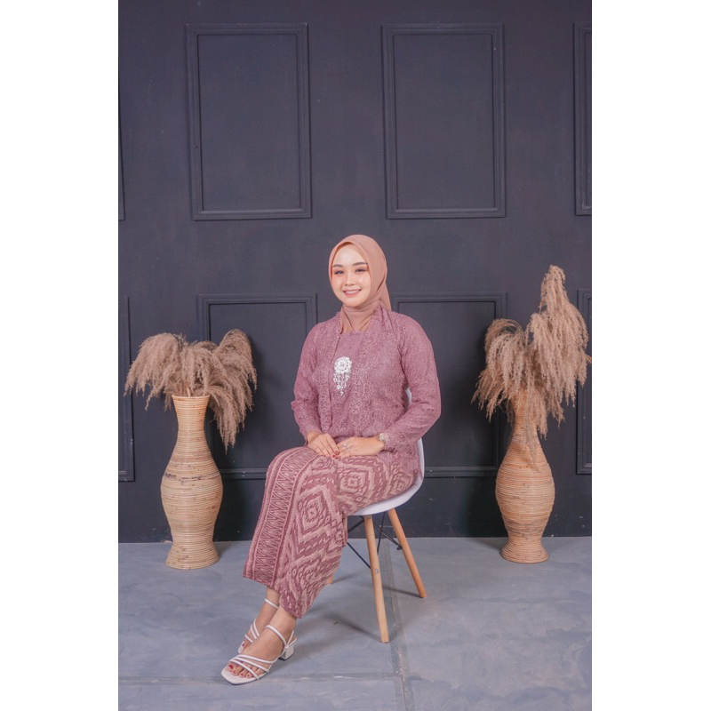 Set kebaya wisuda dusty pink