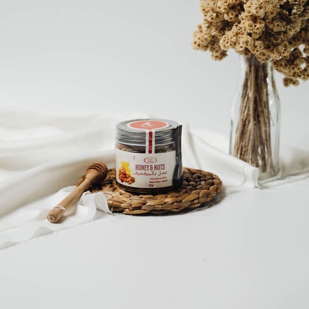 

Madu Yaman dengan Kacang ZAWEEYA Honey Nuts 225gram Nyaman