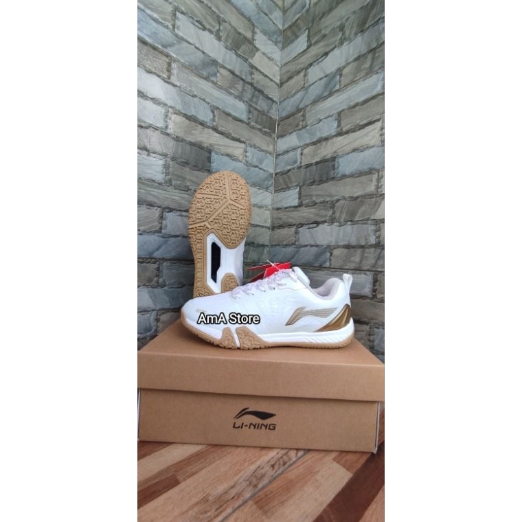 Harga TERMURAAH SEPATU BADMINTON LINING SAGA LITE 7 FREE KAOS KAKI sepatu olahraga lining series pri