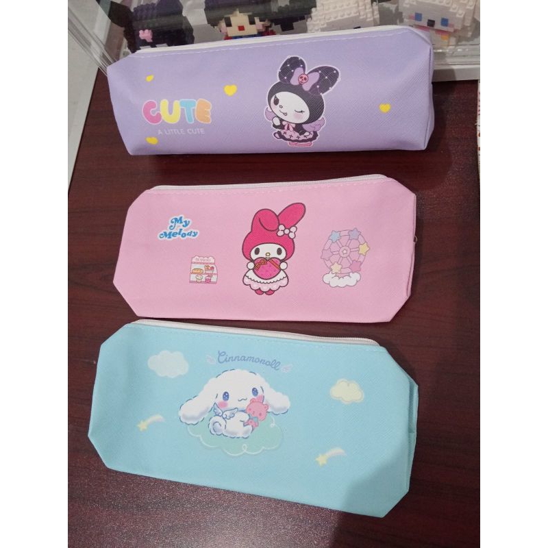 

TEMPAT PENSIL/TEMPAT PENSIL SANRIO/TEMPAT PENSIL KURO/TEMPAT PENSIL MELO/TEMPAT PENSIL MOROL/KOTAK PENSIL