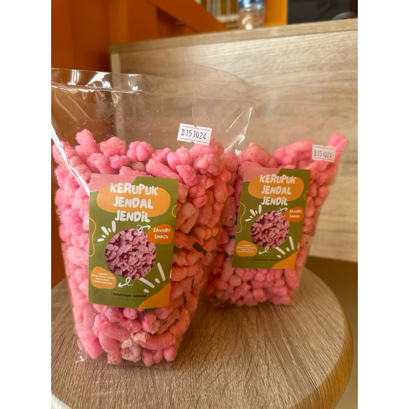 

Jendal Jendil kerupuk pink untuk pendamping Bakso