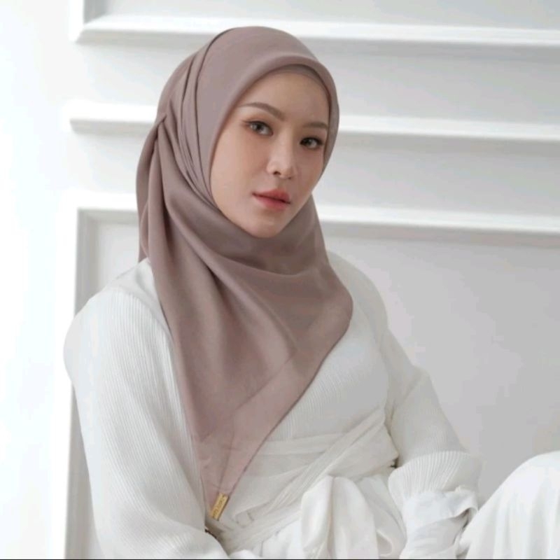 NHS.LOOKS ULTRAFINE PARIS