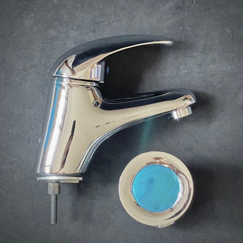 kran wastafel panas dingin satu set / kran wastafel panas dingin