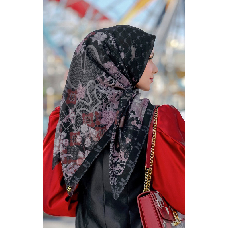 Buttonscarves x Disney The Dream Park series