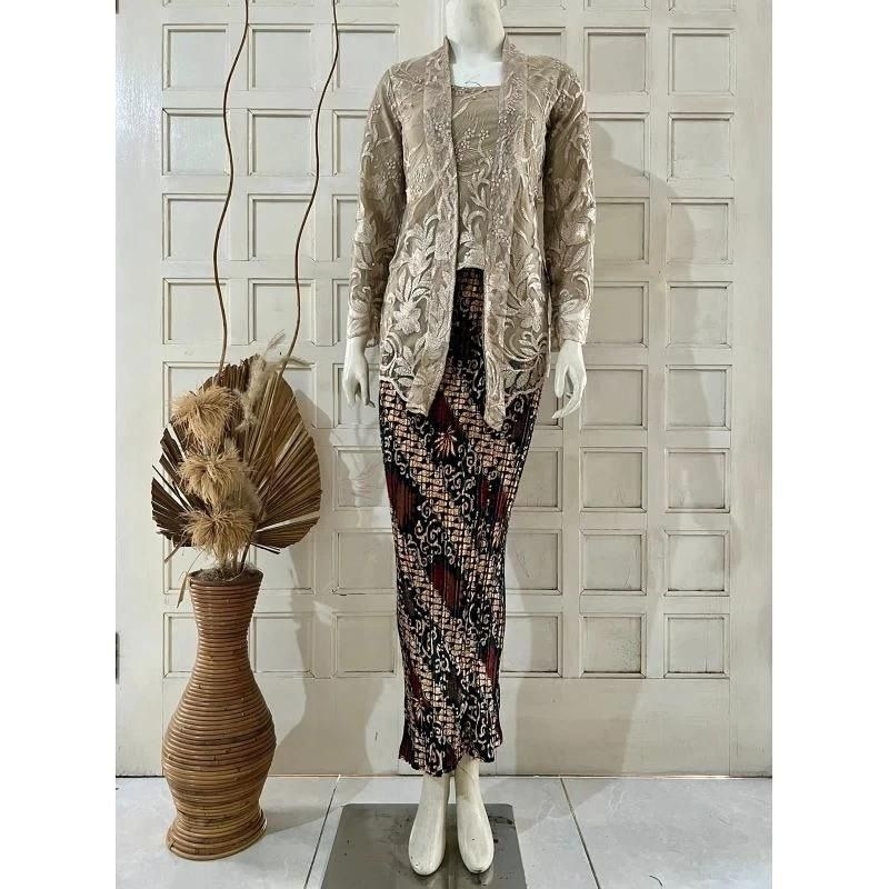 Set kebaya / Kebaya Modern / Tile Kutu Baru / Kebaya Panjang / Kebaya