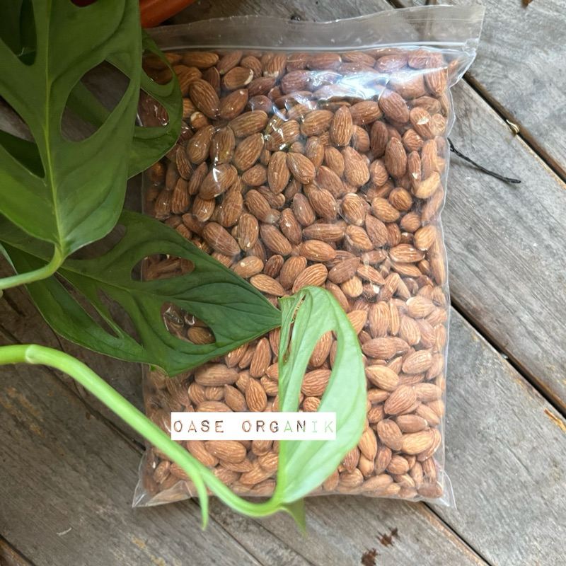 

Kacang Almond Panggang/Roasted Almond 500 gram