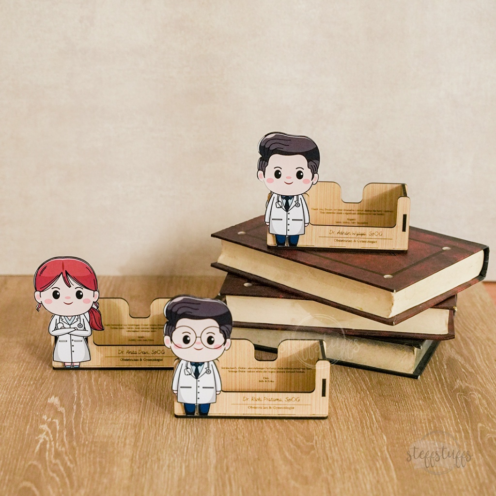 

Name Card & Pen Holder Hadiah Kado Dokter Obgyn Custom Text Ucapan Tempat Pensil Bolpen Kartu Nama Lahiran Bidan