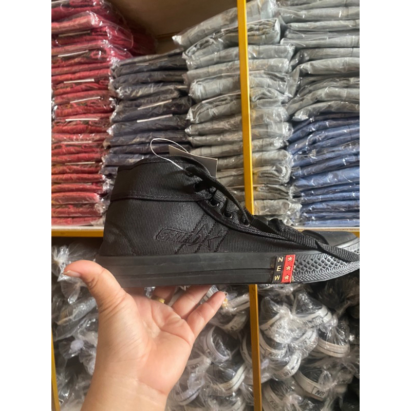 

sepatu sekolah random 35.000