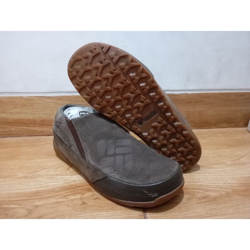 sepatu slip on Columbia