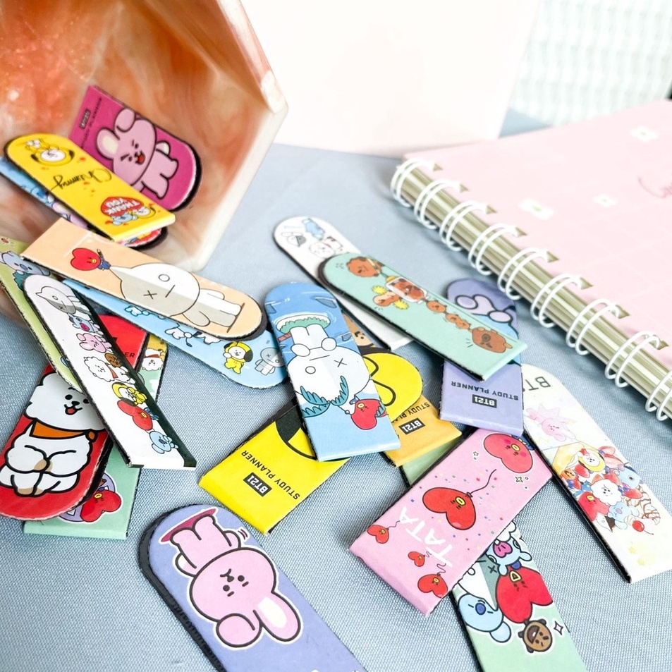 

Dijamin Laris PEMBATAS BUKU BT21 BAHAN MAGNET DAPAT 1 PAPAN ISI 2PCS HARGA TERMURAH PENANDA KERTAS DAN BUKU BAHAN MAGNET MODEL BTS CUTE 1SET ISI 2 PIECE IMPORT QUALITY