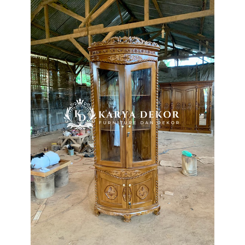 almari kaca hias kayu / lemari kaca / almari pojok / lemari sudut / almari sudut tambang / almari di