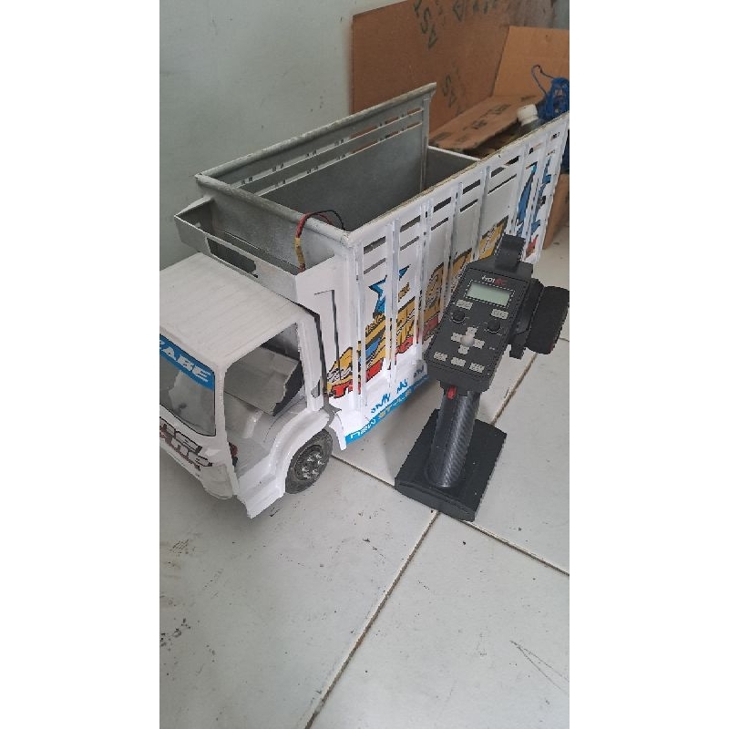 miniatur truk skala 14