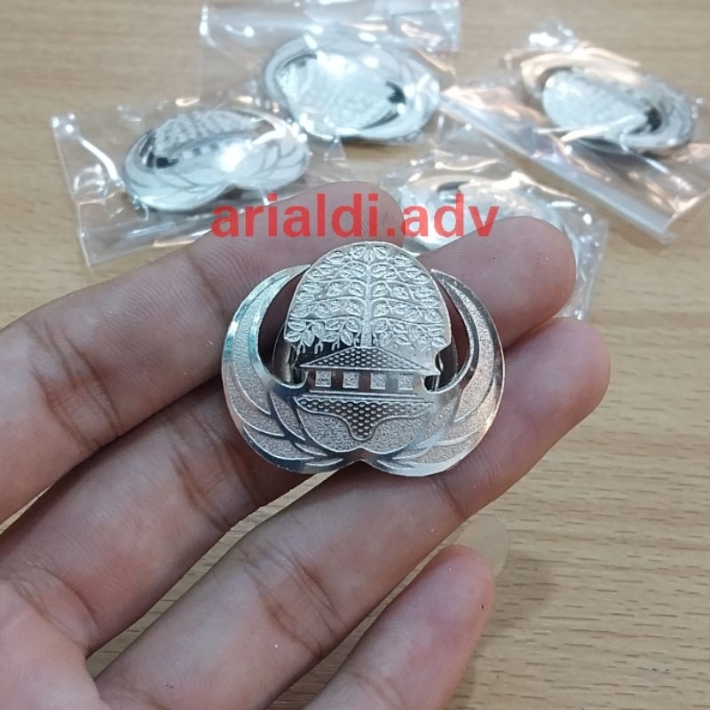 pin korpri eching kulit jeruk silver/perak magnet pin korpri silver echingan magnet