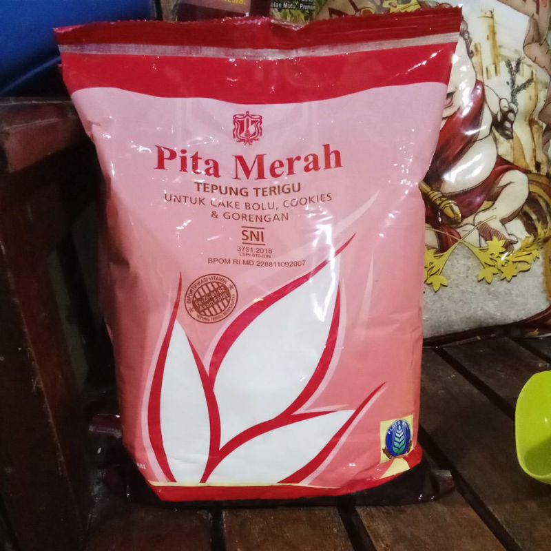 

tepung terigu pita merah kemasan 1 kg