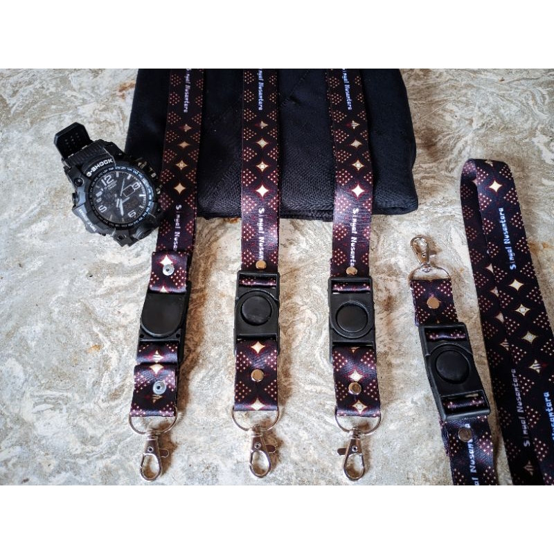 

Lanyard Fashionable dengan Corak Batik - Aksesori Multifungsi