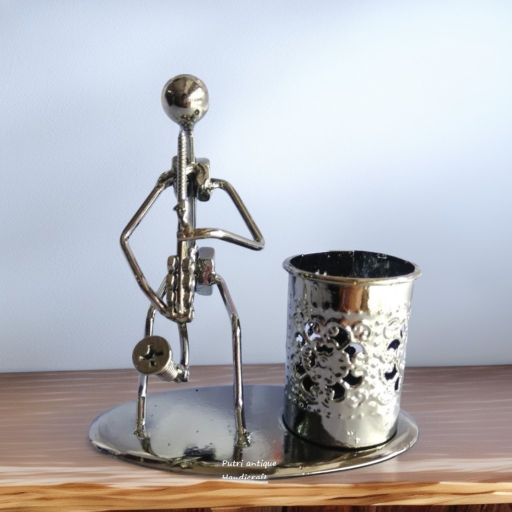 

Tempat Pensil Dan Pulpen Miniatur Musik Bali Bahan Besi Premium/Hiasan Meja Kantor