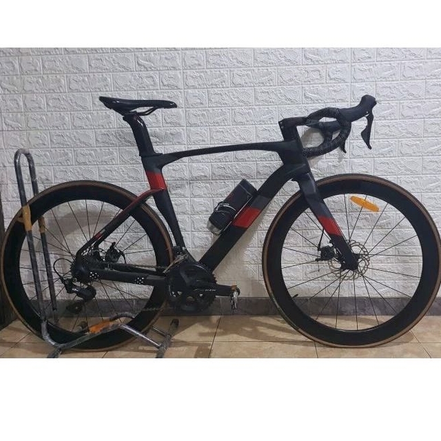 Roadbike Twitter cyclone pro full 105 carbon istimewa