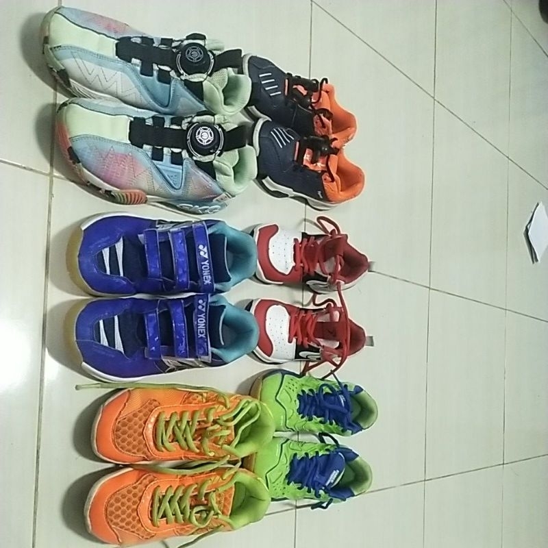 SEPATU BADMINTON ANAK BEKAS