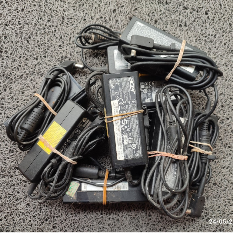 Charger Adaptor Laptop Notebook Acer A311 A314 A315 ES1 E5 19V 2.37A