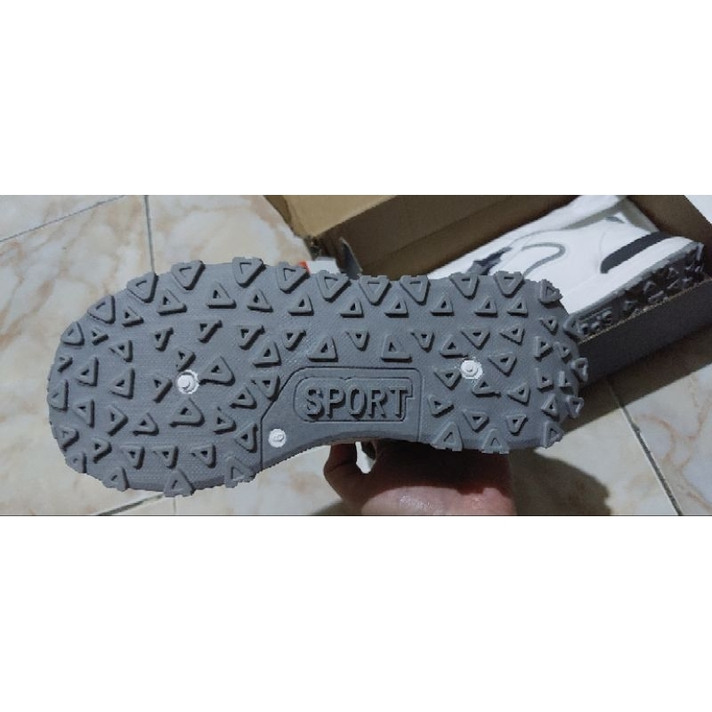 Preloved - Sepatu Putih Tiger