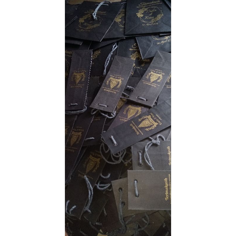 

paper bag 8 x 8 x 30 hitam + sablon ukuran 1 liter