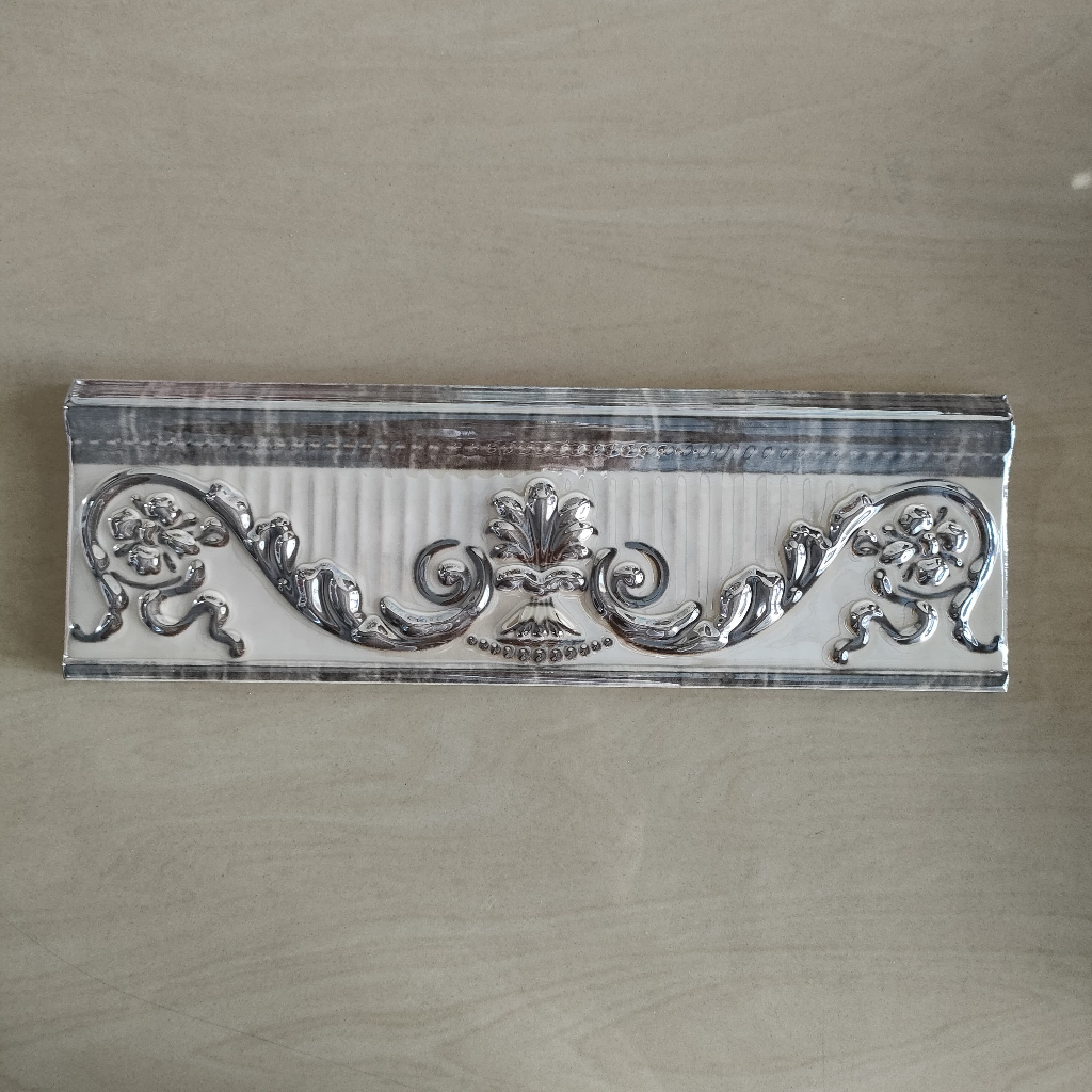 Lis Keramik Dinding 8×25 X 9968 GY Pare Kediri