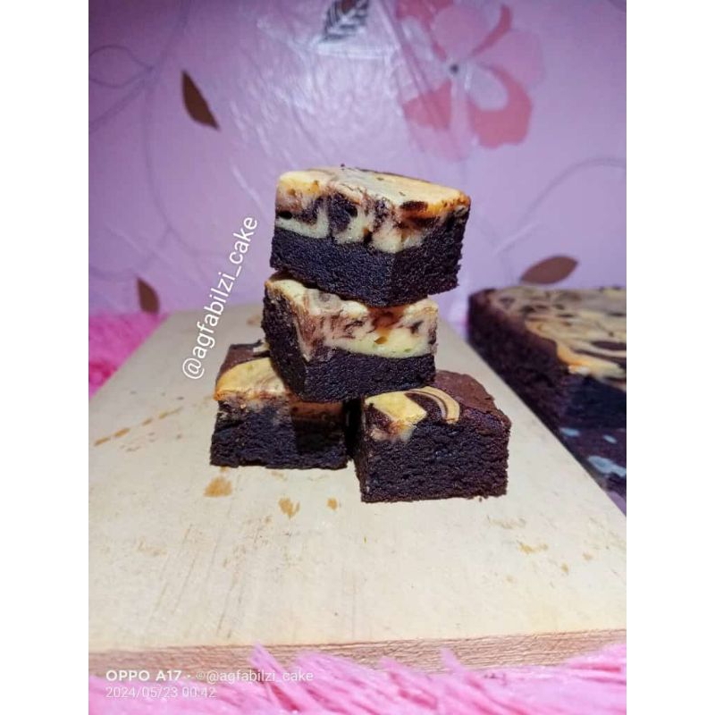 

Brownies Fudgy Cheese Marble / Brownies Cheesecake 20x20cm