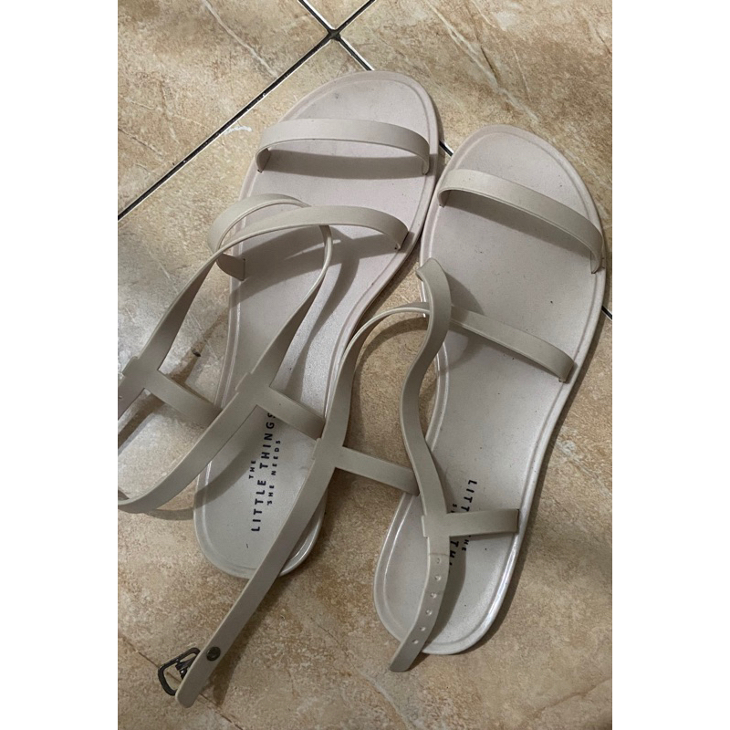 (LIKE NEW) Jelly sandal / jelly shoes the little things she need tltsn warna nude pink size 40