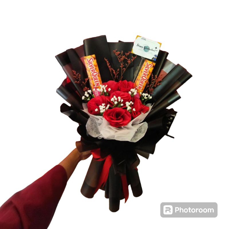 

Bouguet coklat/bunga wisuda