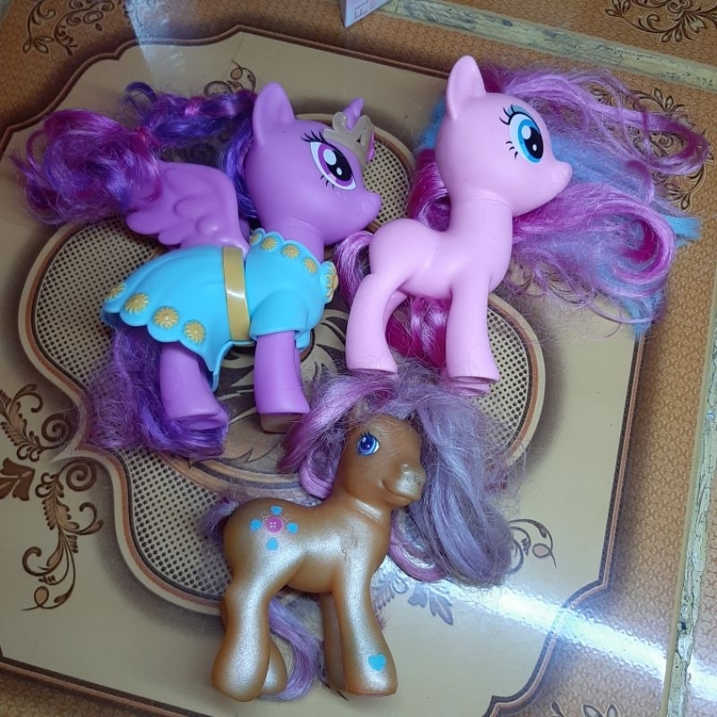 Mainan / figure dikoleksi my little pony twilight, pinkie pie, & pony vintage g3 sew and go