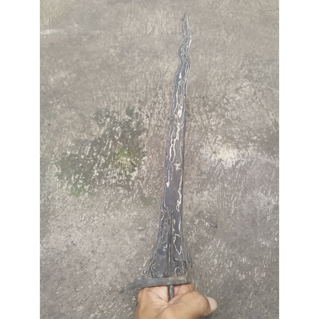 Keris luk 5 Kuncung Bawur luk 5 pamor Ngulit Semongko