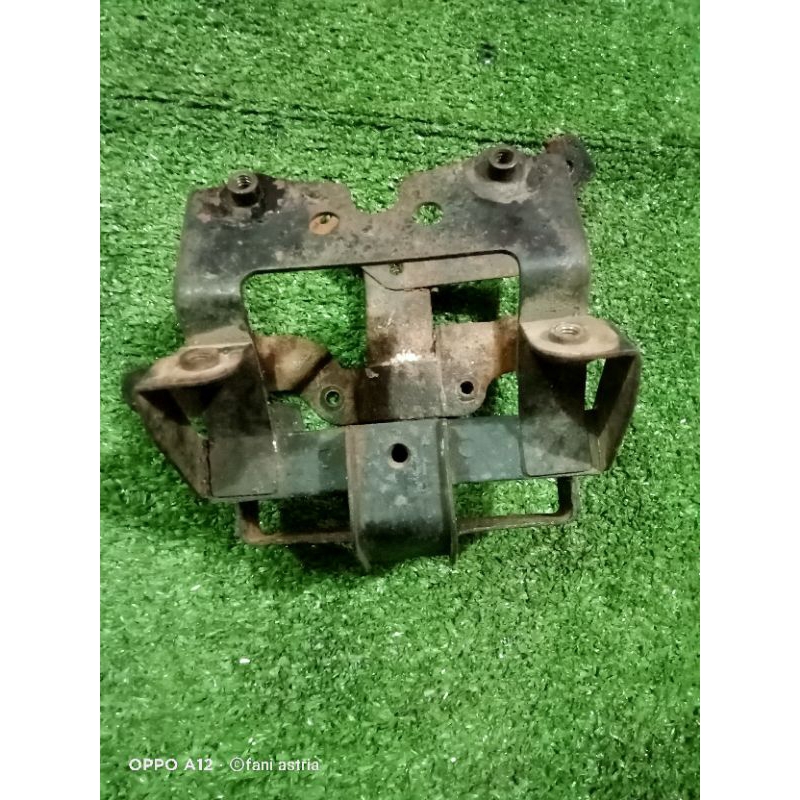 braket pangkon dudukan aki honda vario lama karbu 110 original copotan