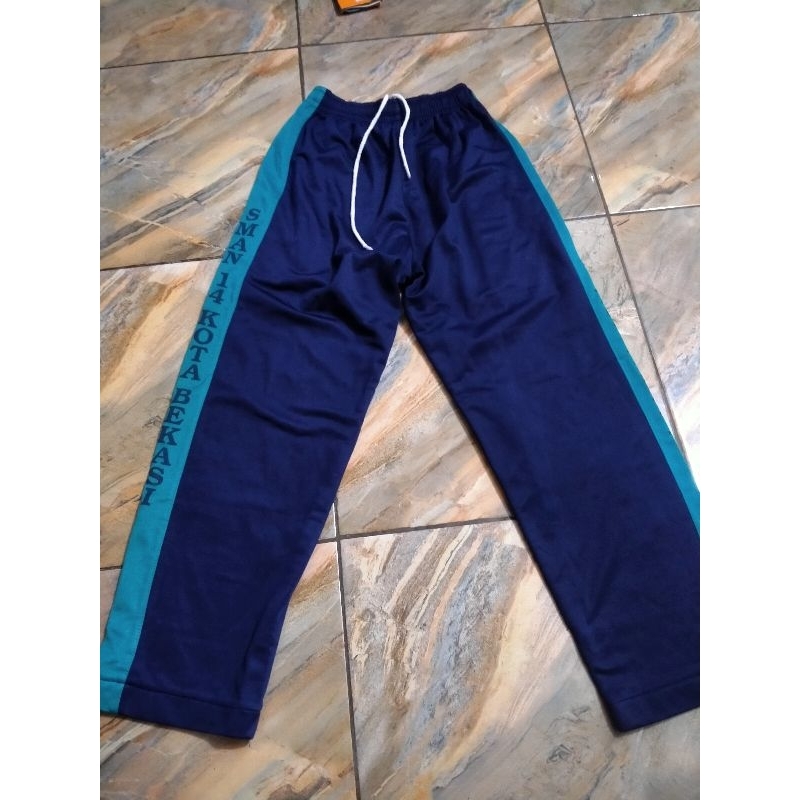 PRELOVED SERAGAM SEKOLAH OLAHRAGA 1 SET