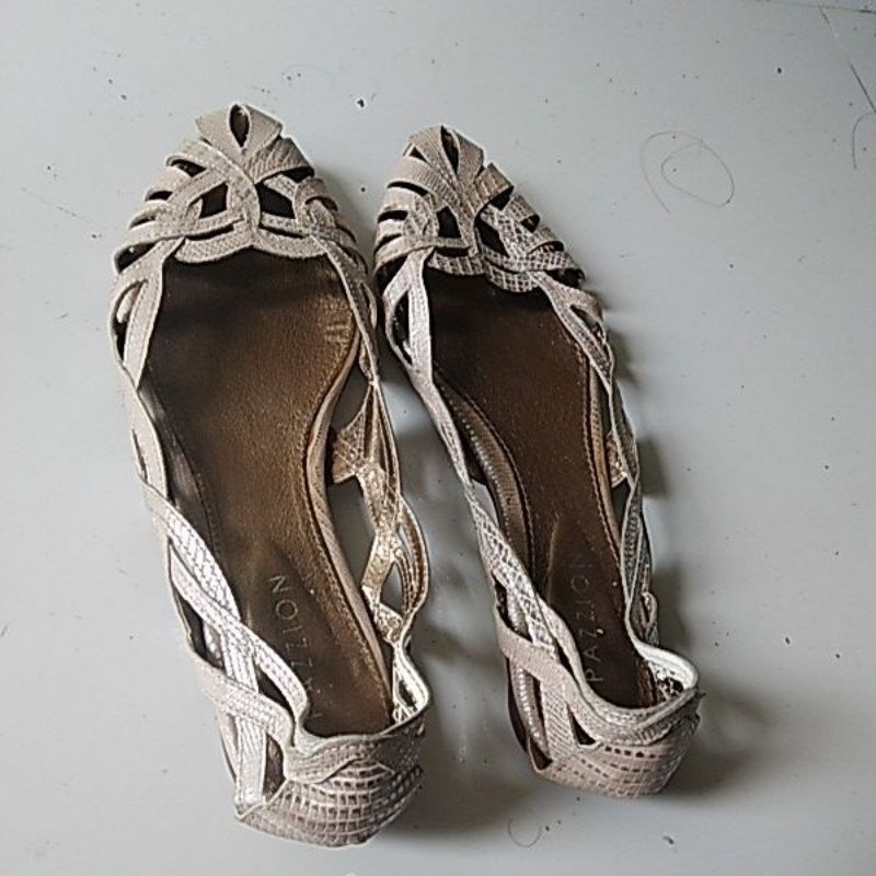 Sepatu flat wanita Pazzion