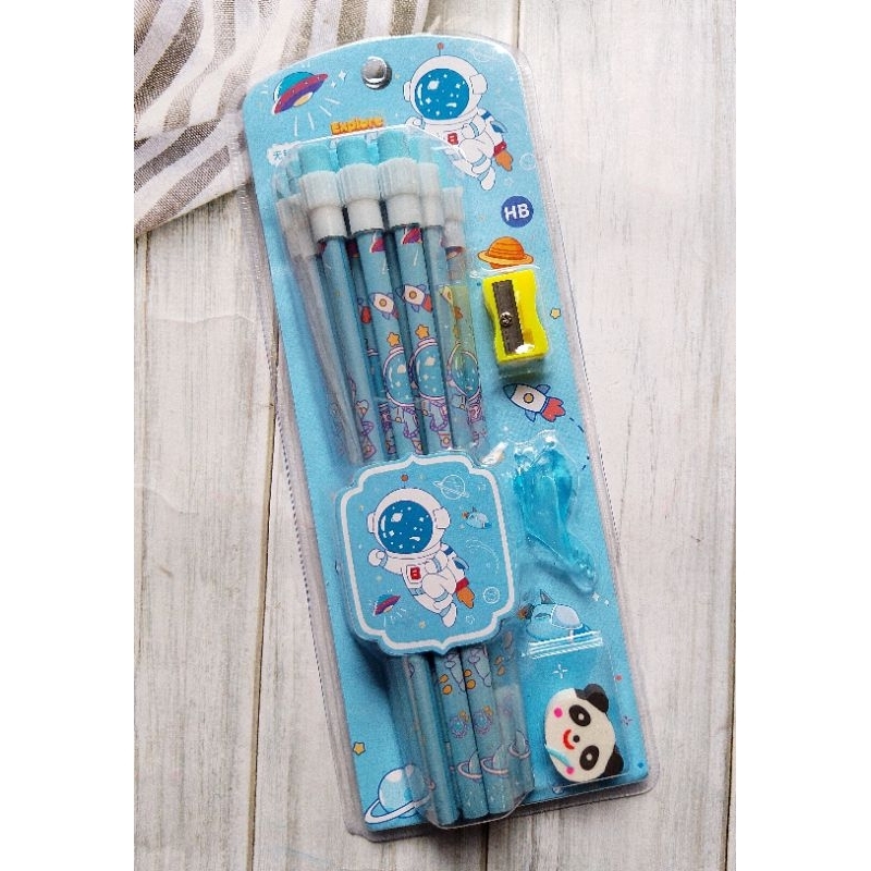 

1 SET ALAT TULIS HB 9528 12 PENSIL STIP/ 1 RAUTAN/1 HIASAN PENSIL / 1 PENGHAPUS EXPLORE SPACE MOTIF ASTRONOT