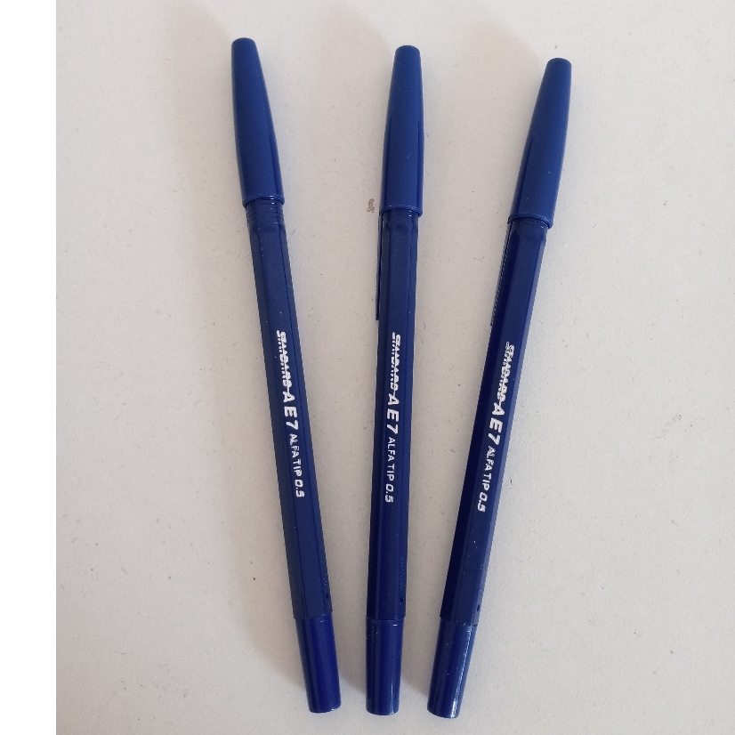 

Pulpen Standard AE7 biru