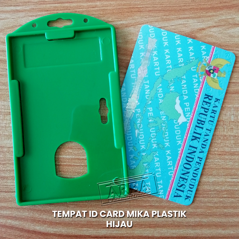 

Tempat ID Card Hijau Plastik Potrait/Vertikal/Berdiri Tanpa Tali