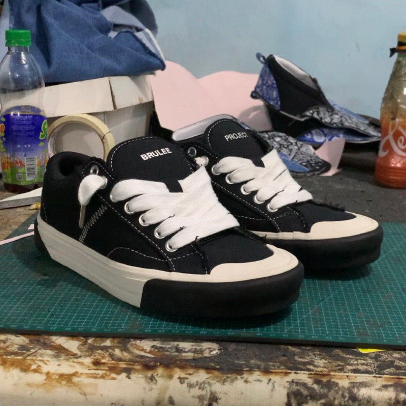 Brulee Project - Obeshoes - Black White