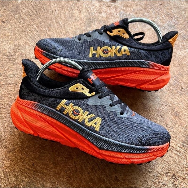 TRAIL RUNNING SHOES