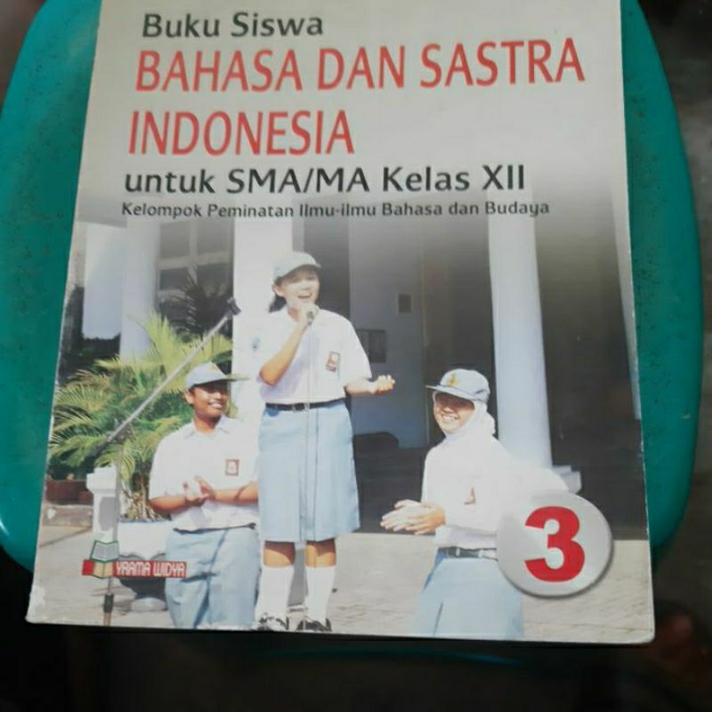 BAHASA DAN SASTRA INDONESIA..